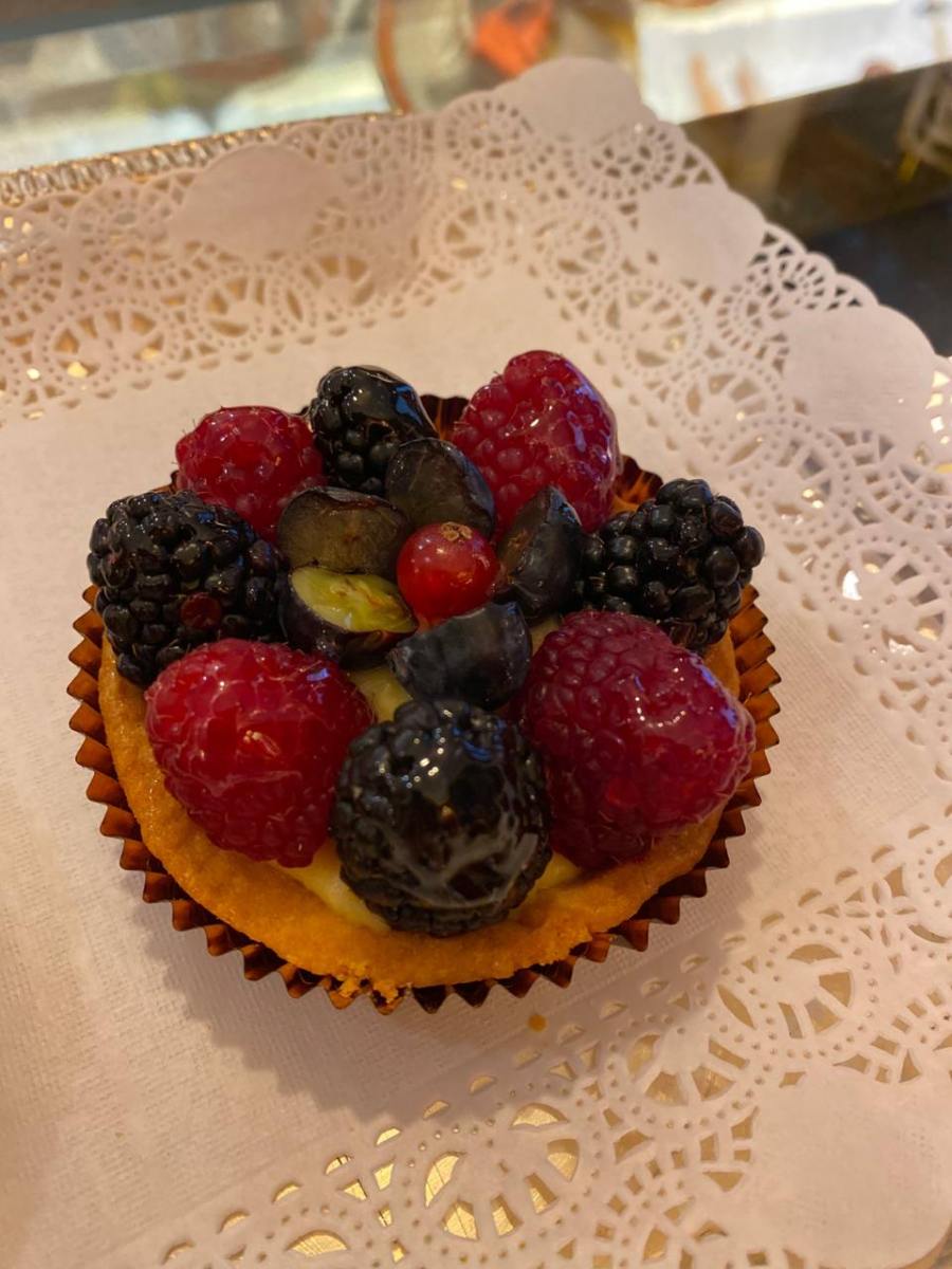Cestini di Frutta Fresca e di Stagione dell'Antico Caffè Greco Cestini di Frutta Fresca e di Stagione dell'Antico Caffè Greco
